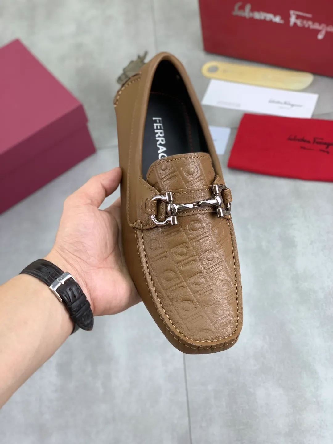Men's shoes 💰P542 New model, high quality [Ferragamo/Ferragamo] Latest lazy slip-on shoes Original imported calfskin, imported cowhide lining + original luxury metal buckle + original combination outsole Comparison without pressure Code number: 38-45